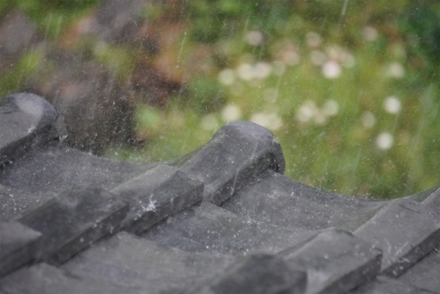 瓦屋根の雨漏り修理は自分でできる？対処法まで徹底解説！