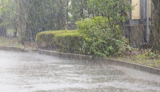 ゲリラ豪雨の雨漏りで火災保険は使える？補償対象から活用の流れまで