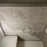 マンションで下の階に雨漏り！原因と責任、トラブルを防ぐ方法を徹底解説