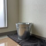 壁から雨漏りしたときの応急処置方法とは？自分でできる対策と注意点を解説！