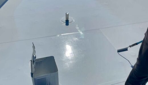 塩ビシート防水にトップコートは必要？役割や施工方法・注意点まで徹底解説！