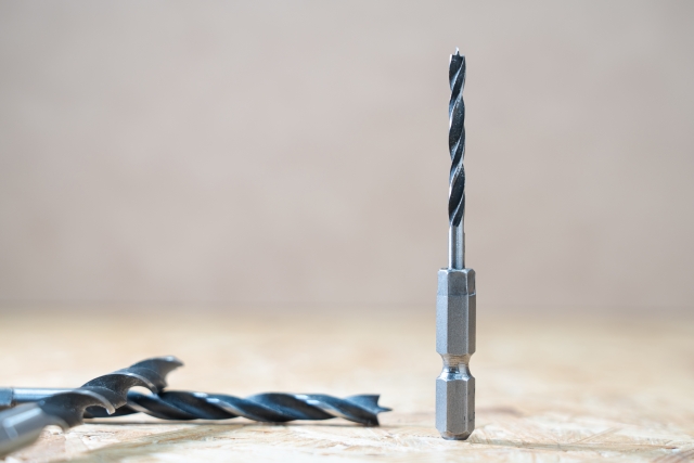 サイディングに穴を開けるときの正しいドリル選びと注意点を徹底解説!